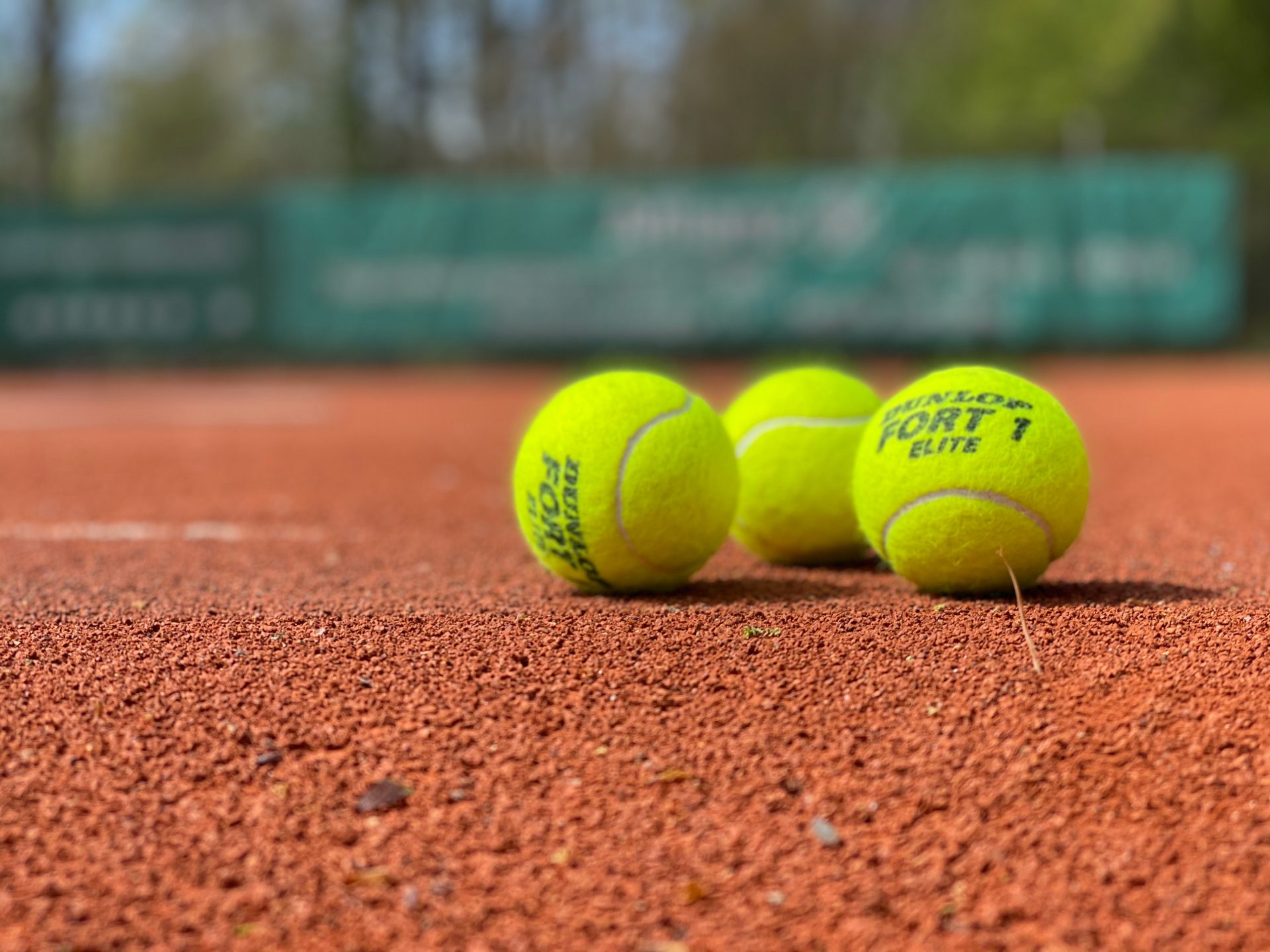 Tennis Balls All Surface Superior Quality pressurised for competitive x 12 balls 